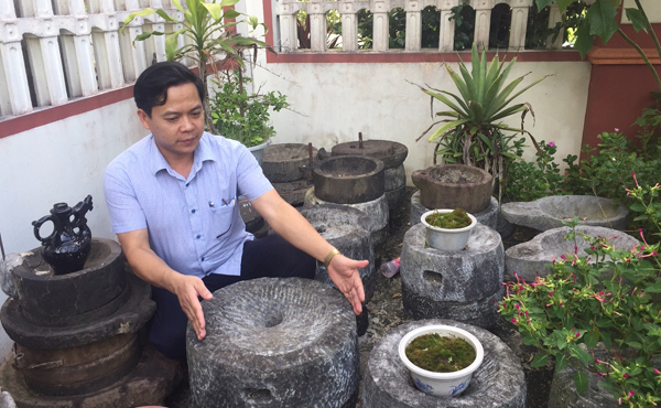 Chuyện lạ Lào Cai: 'Đồ khùng' đáng yêu ôm bao nhiêu nồi đồng cối đá