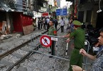 Hanoi shuts down train track cafes