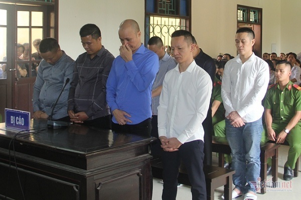 Hỗn chiến có súng giữa 2 nhóm cho vay lãi, 1 người chết