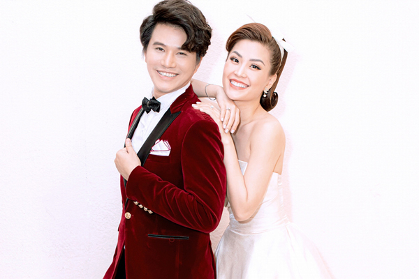 Diễm Trang 'dè chừng' khi tình tứ với Vũ Mạnh Cường