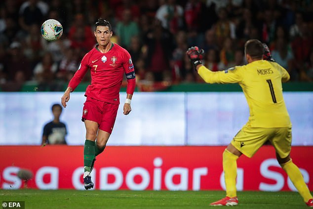 Ronaldo ghi tuyệt phẩm, Bồ Đào Nha thắng 