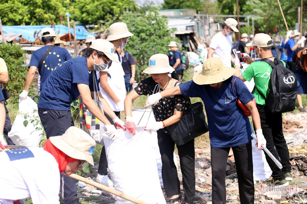 ô nhiễm,ô nhiễm môi trường,cầu Long Biên,rác thải