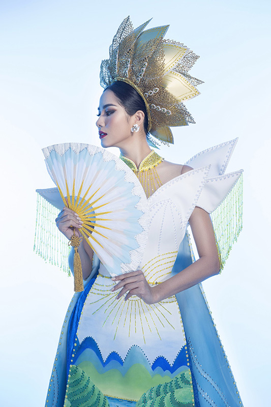 Trang phục dân tộc đính 5000 viên pha lê của đại diện Việt Nam tại Miss Earth 2019