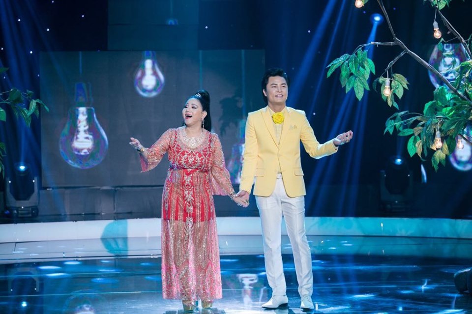 'Nữ hoàng Rock' Việt: 'Chạy 8 show/đêm, tiền nhiều mua vàng xâu lại'