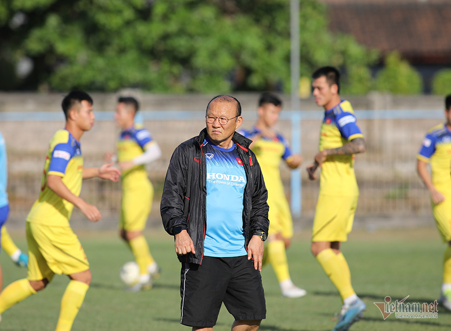 '. Việt Nam vs Indonesia: HLV Park Hang Seo thay chiêu và đổi vận .'