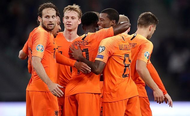 Van Dijk mắc lỗi, Hà Lan thắng hú vía