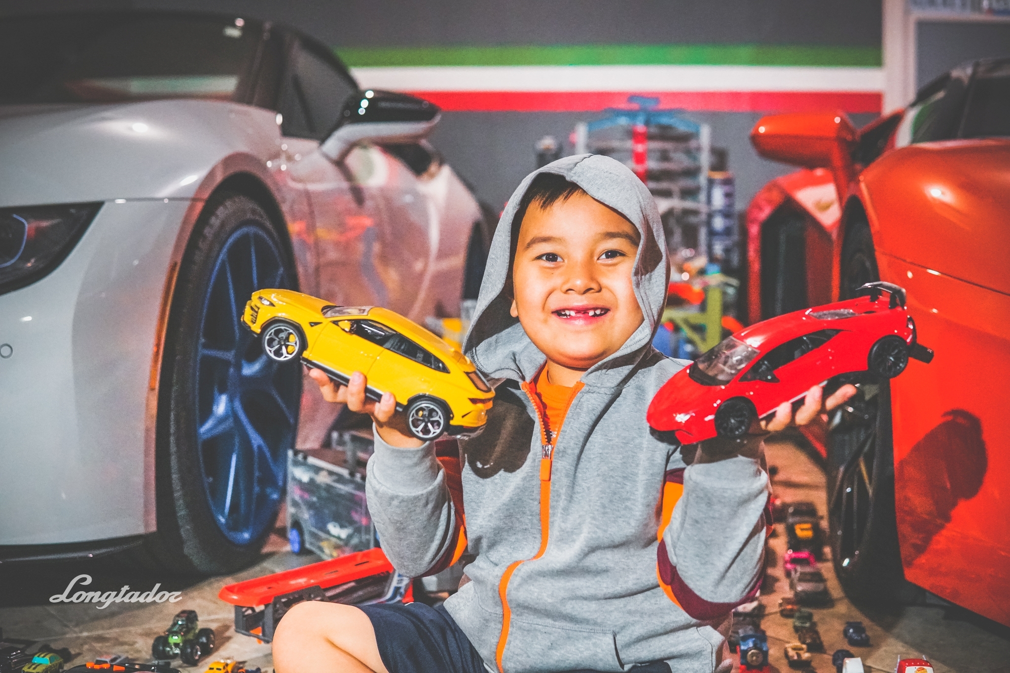 Cậu bé người Việt sở hữu 7000 'siêu xe' gần tỷ đồng