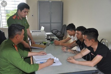 Bi hài những lão nông bị 'dính' lừa qua mạng xã hội