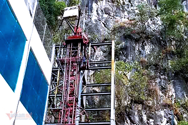 Hà Giang: Thang máy 102 tầng giữa phố cổ Đồng Văn