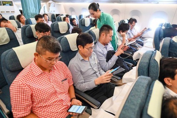 Vietnam Airlines pilots free wifi service for 30 minutes
