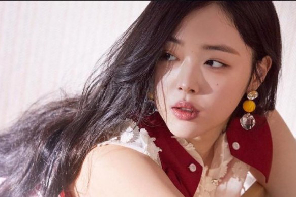 Sulli từ ngôi sao hàng đầu thành 'con ghẻ quốc dân', tự tử ở tuổi 25