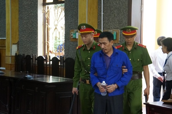 Sẽ dẫn giải tới tòa 'sếp' công an nghi hối lộ tiền tỷ để nâng điểm ở Sơn La