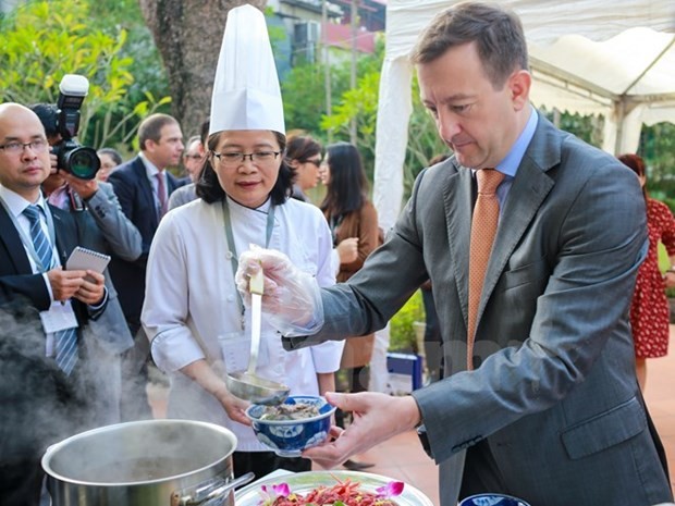 Giới thiệu tinh hoa ẩm thực Việt Nam trên đất Pháp