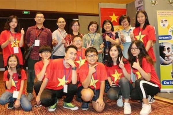 Vietnamese students win big at int’l young inventors contest in Indonesia
