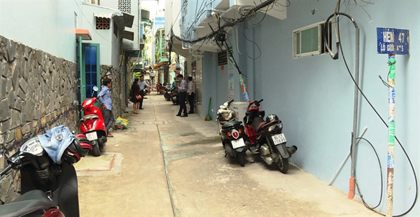 Doing their civic duty: HCM City residents donate land to widen alleys