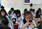 Học sinh Sài Gòn làm bài thi học kỳ trên điện thoại