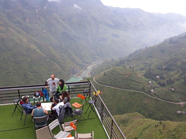 Controversial cafe on Ma Pi Leng Pass told to close