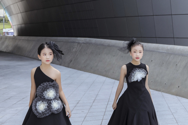 Hải Triều giả gái, mặc váy trang điểm đậm ở Seoul Fashion Week 2019