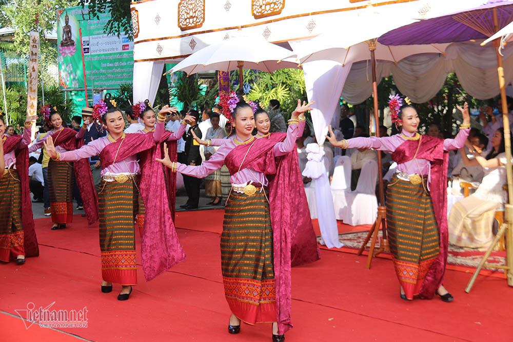 Đám cưới 'chạm đến trái tim' của hàng trăm ngàn cư dân mạng