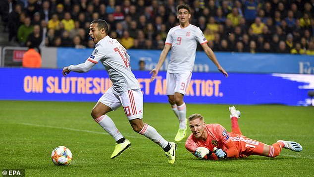 Thoát hiểm phút cuối, Tây Ban Nha đoạt vé dự EURO 2020