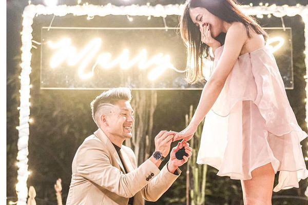 Tiền vệ Indonesia cầu hôn lãng mạn với bạn gái siêu xinh đẹp và ...