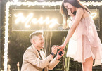 Tiền vệ Indonesia cầu hôn lãng mạn với bạn gái xinh đẹp và nóng bỏng