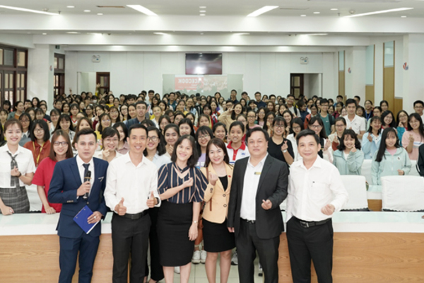 Sinh viên Việt làm quen với triết lý sống hạnh phúc của người Nhật