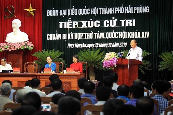 Vietnam to resolutely return foreign waste containers: PM Nguyen Xuan Phuc