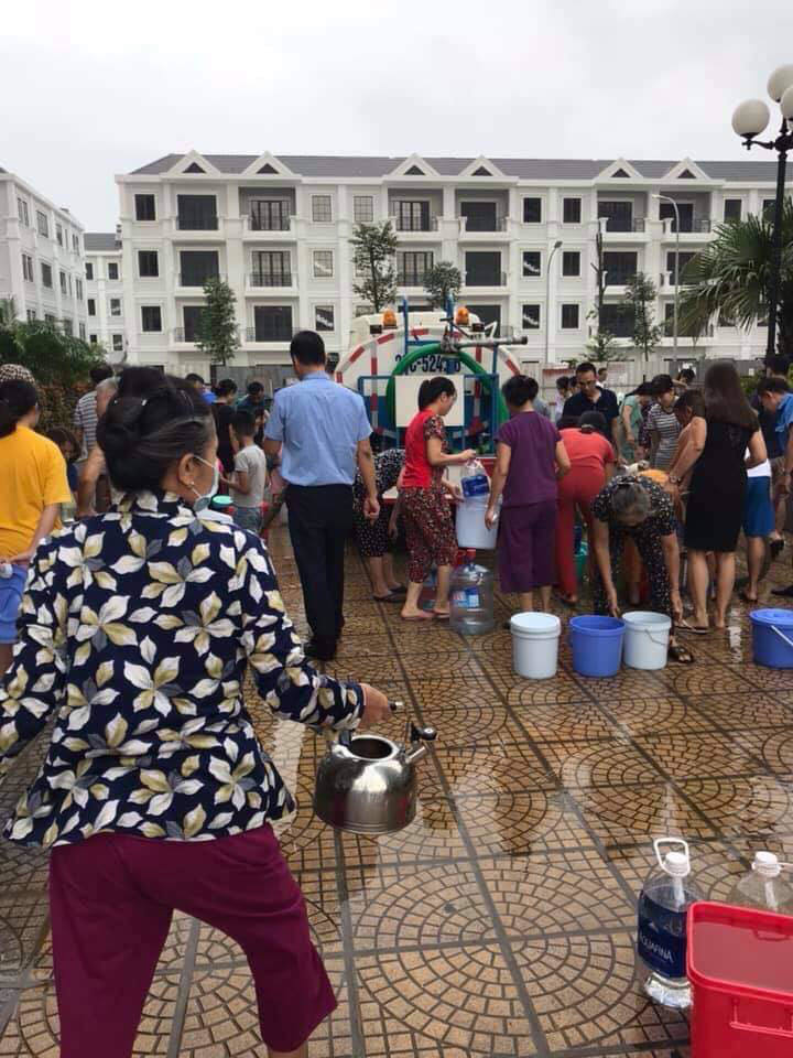 Hơn 2.000 cuộc gọi cầu cứu ngày đêm xin tiếp nước giữa Thủ đô