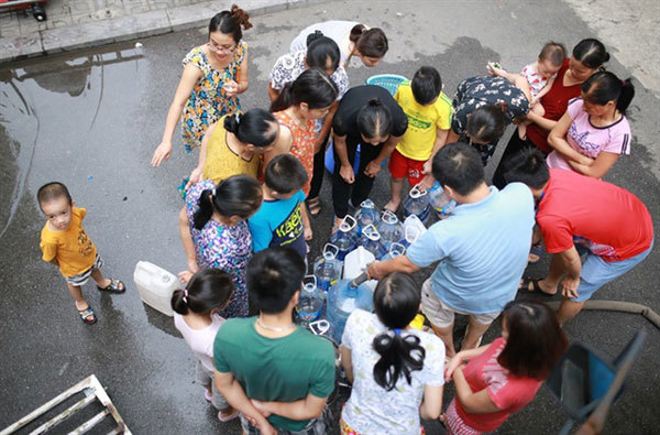 Hanoi advises residents not to use tap water for cooking