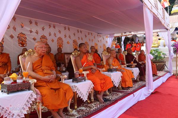 53 Southeast Asian monks go on a pilgrimage to five countries, calling for peace and mutual-respect