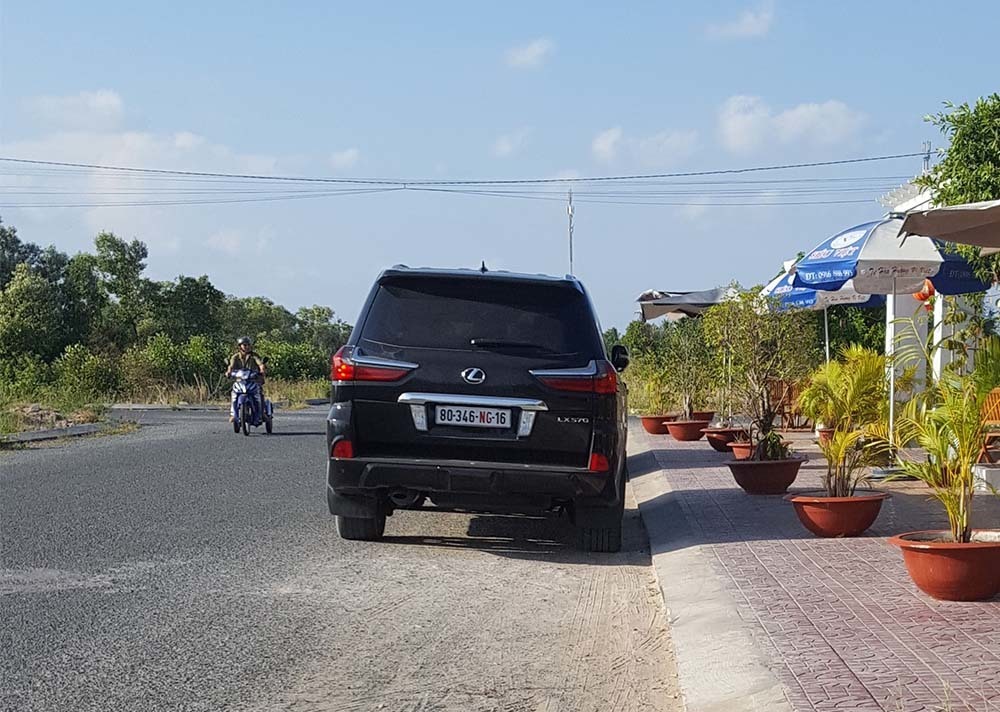 Phản hồi thông tin trong bài “Ô tô biển ngoại giao của đại gia Cà Mau sử dụng sai quy định”