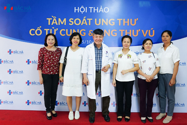 Hơn 200 phụ nữ tầm soát ung thư vú miễn phí tại Bệnh viện ĐKQT Bắc Hà