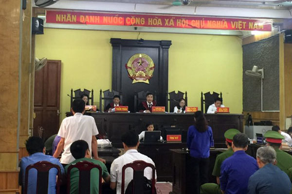 Tiêu cực điểm thi ở Sơn La, đối chất nhờ xem điểm cảm ơn tiền tỷ