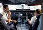 Vietnamese air carriers raise pay for pilots, cabin crew