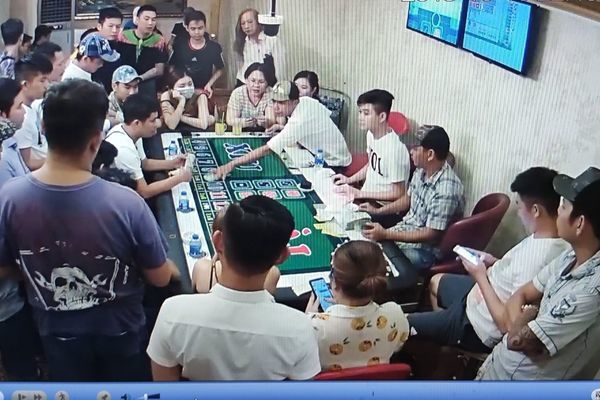 Bắt ổ đánh bạc trong khách sạn giữa trung tâm Cần Thơ