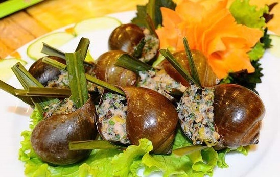 Cách làm ốc nhồi thịt hấp lá gừng cho bữa tiệc kỷ niệm ngày 20/10
