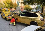 Cảnh sát Đức tịch thu xe BMW X5 mạ vàng vì quá chói mắt