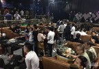 Đột kích quán bar Sài Gòn, 12 bàn Vip đầy ma túy, rượu lạ đầy thùng