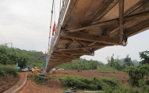 Cầu treo dân sinh giúp người dân vùng sâu, vùng xa đổi đời