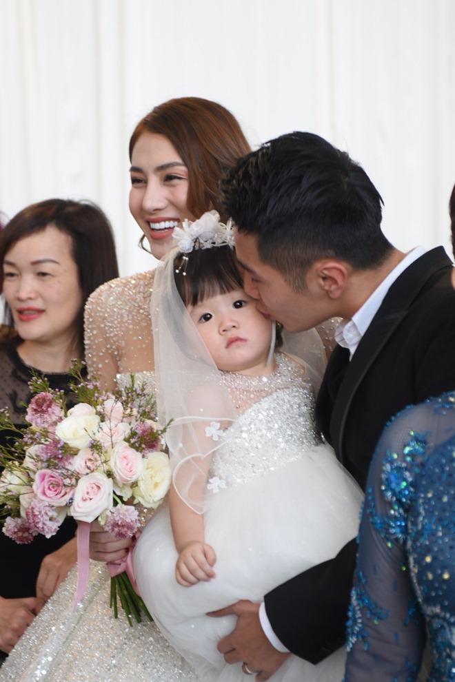 Lưu Đê Ly, Giang Hồng Ngọc và loạt sao Việt có con mới tính chuyện cưới