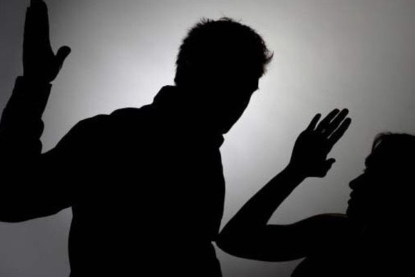 Khởi tố kẻ tát vào mặt 3 cô giáo rồi bắt quỳ gối trước cửa lớp học