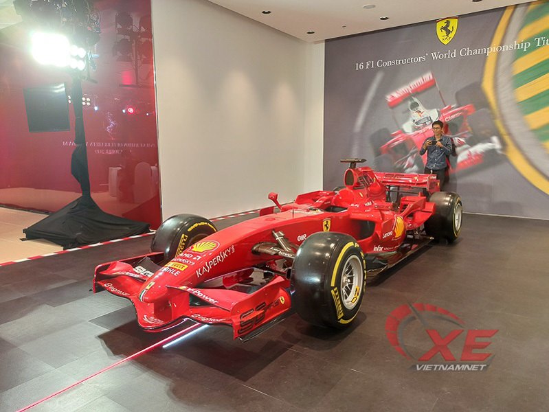 Xe đua F1 triệu đô của Ferrari gây sốt Sài Gòn