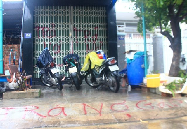 Con trai vay 'tín dụng đen', cha mẹ già bị khủng bố!