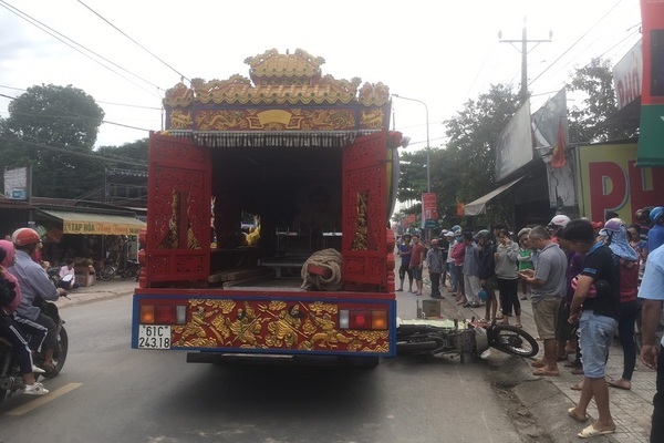 Người đàn ông bị xe tang cán chết trên đường đi làm ở Bình Dương