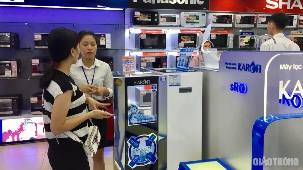 Nước sông Đà nhiễm dầu, kinh doanh máy lọc nước 'hốt bạc'