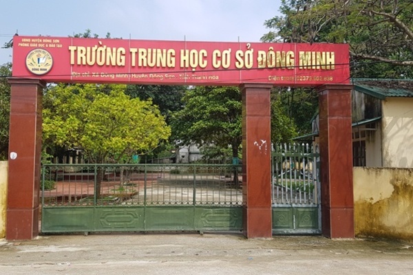 Phụ huynh phải đóng tiền... hỗ trợ xăng xe cho giáo viên