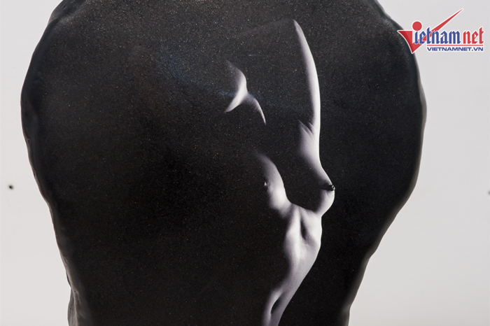 Khán giả thích thú với triển lãm ảnh nude trên đá đầu tiên tại Việt Nam