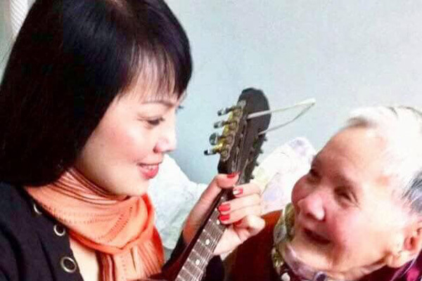 NSND Thái Bảo kể về người mẹ 3 lần chạy trốn khỏi trạm xá để giữ lại con gái