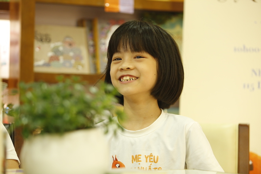 Cô bé 9 tuổi hiếu động đoạt giải nhất thi viết văn 'Đóa hoa đồng thoại'